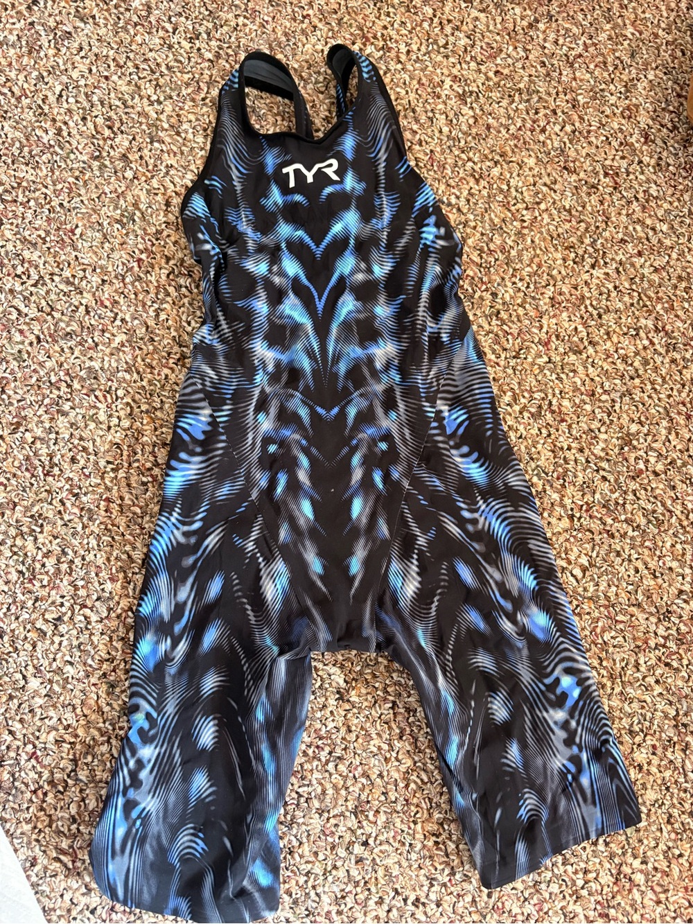 TYR Black and Blue Wave Racing Kneeskin